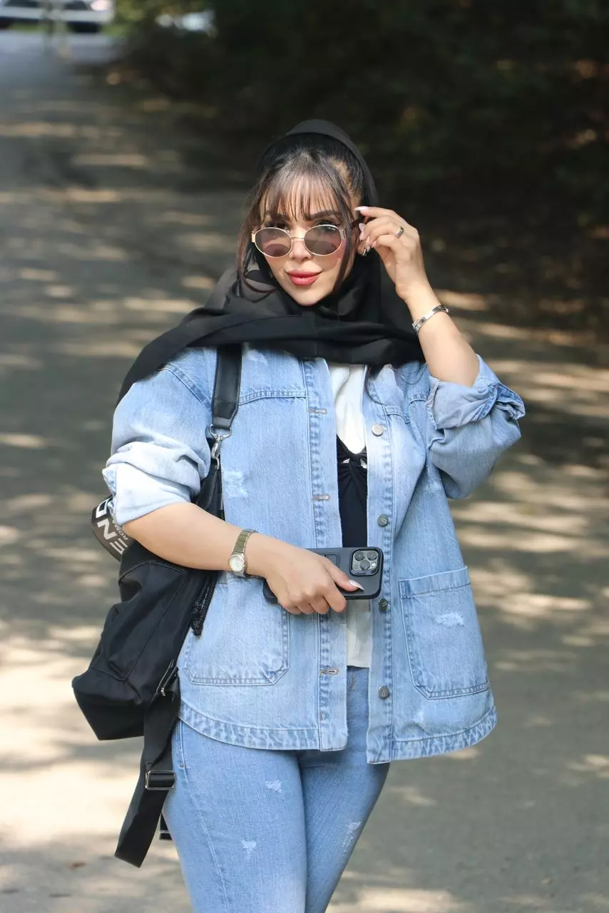 کت جین نیلا