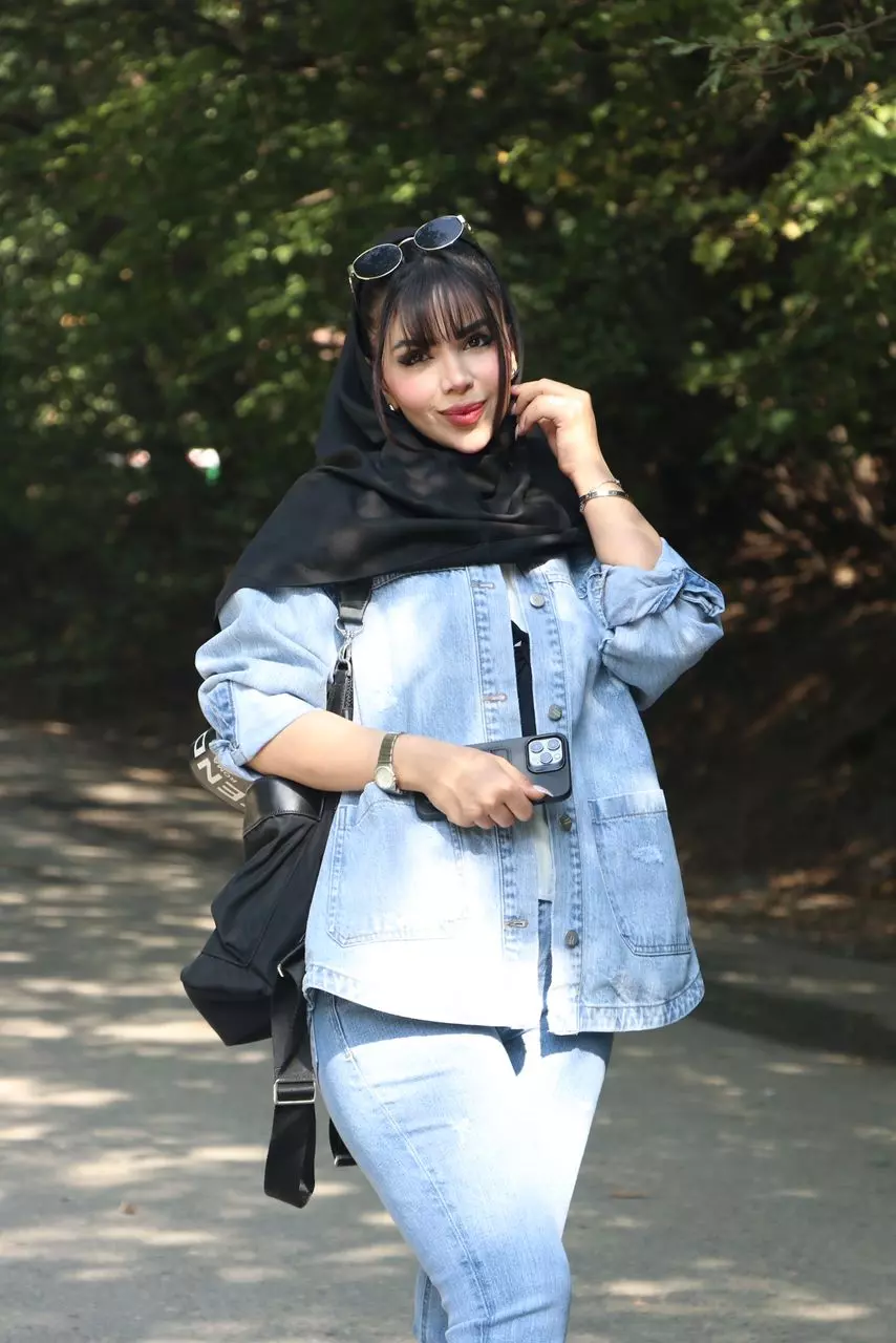 کت جین نیلا