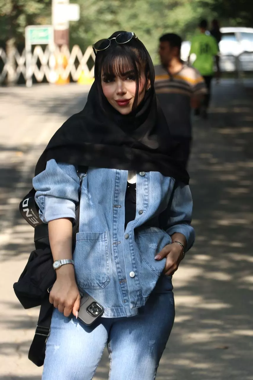 کت جین نیلا