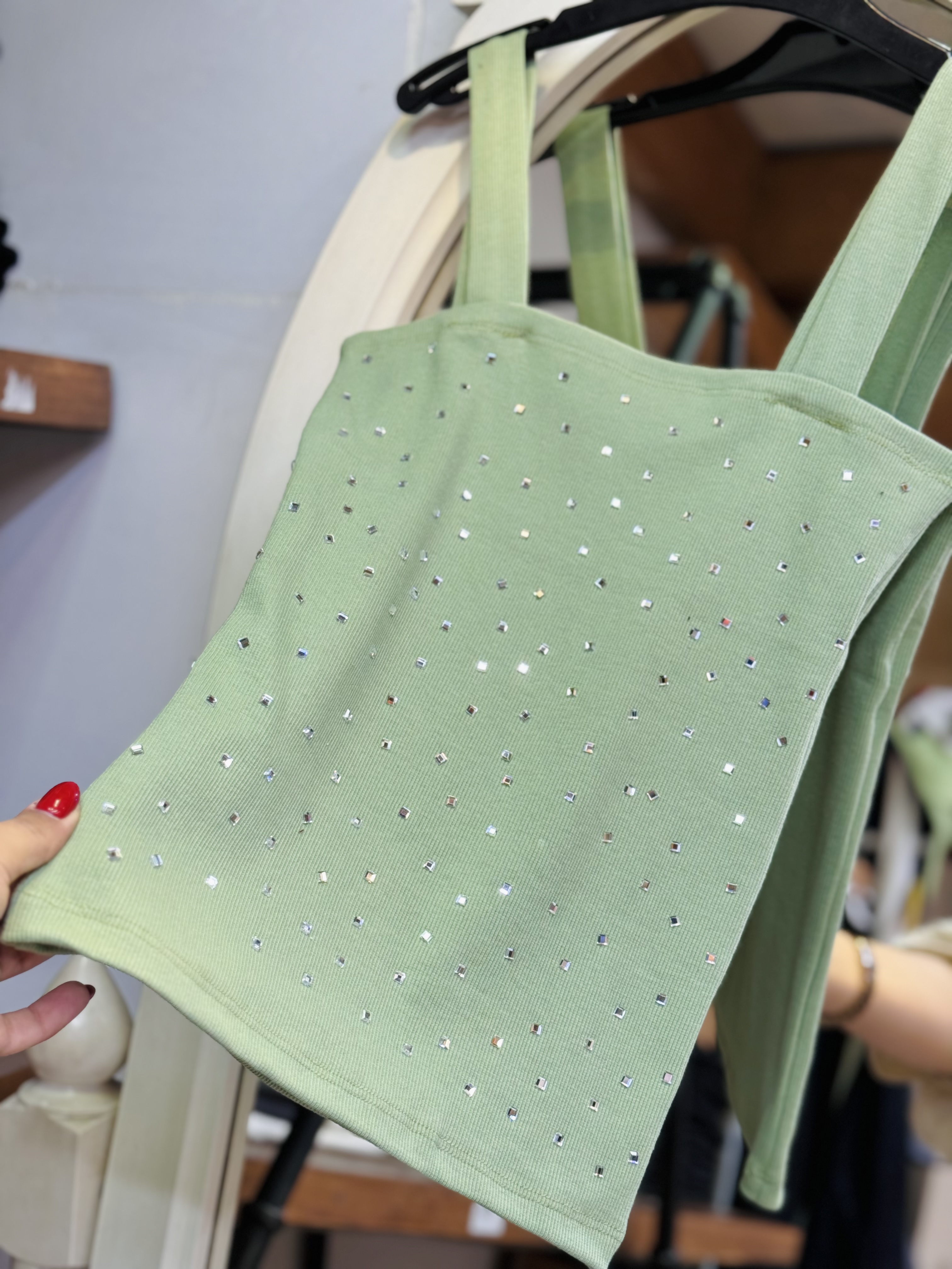 تاپ یقه باز پرنگین